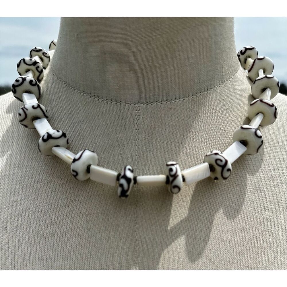 Vintage Donna Dressler White Art Glass Mother of Pearl Beaded Necklace